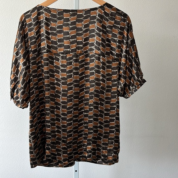 New York & Company Top XL Y2K Twist Front Satin V-Neck Retro Mod Art Deco Glam - Picture 9 of 12